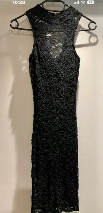 Robe noire en dentelle élégante – Taille 34