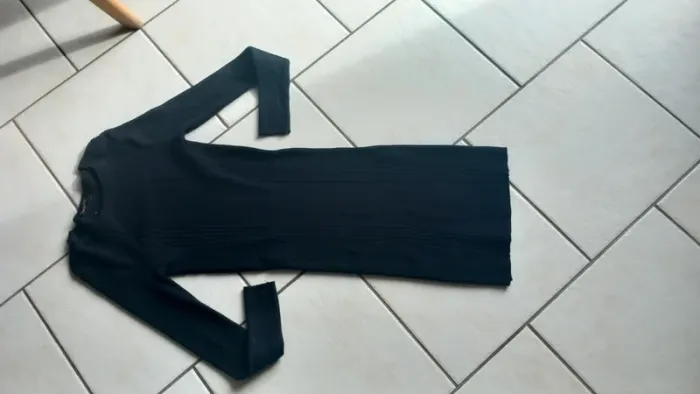 Robe courte droite manches longues jennyfer côtelée taille s femme tbe