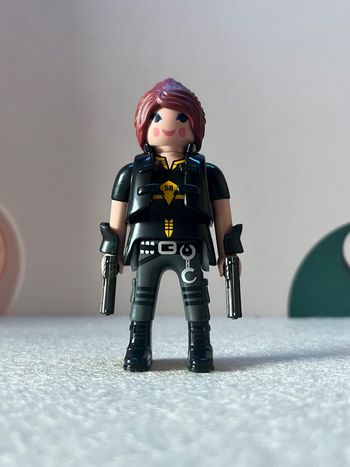 Playmobil figurine mystère série 22 violette - Policière / Espionne