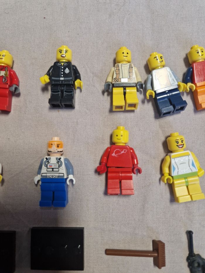 Lot figurines lego + accessoires (3) - photo numéro 3