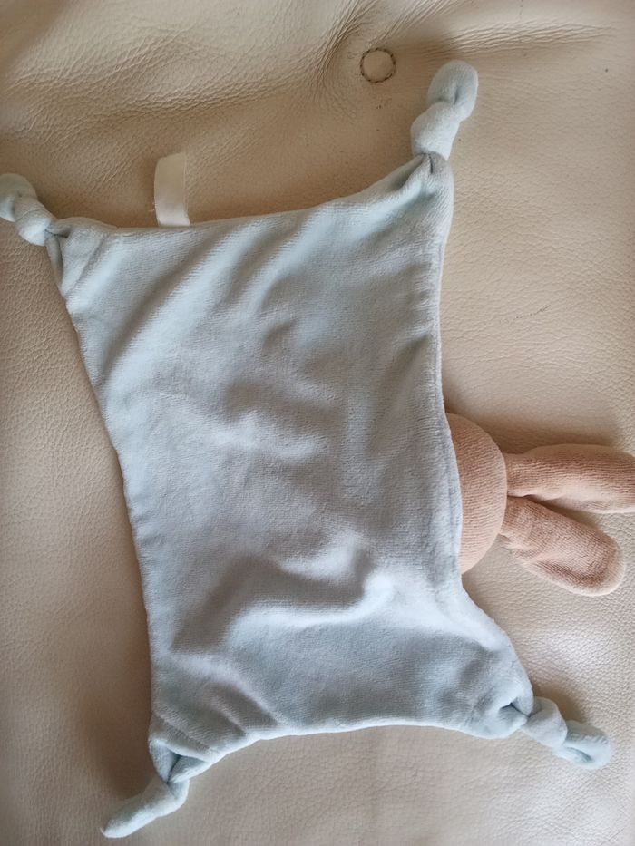 Doudou lapin  beige carotte tête marron beige Fnac éveil bien d'occasion couleurs  usées plat noeuds - photo numéro 4