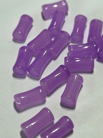 B9, 17 perles bambous en verre lilas