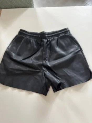 Short en cuir