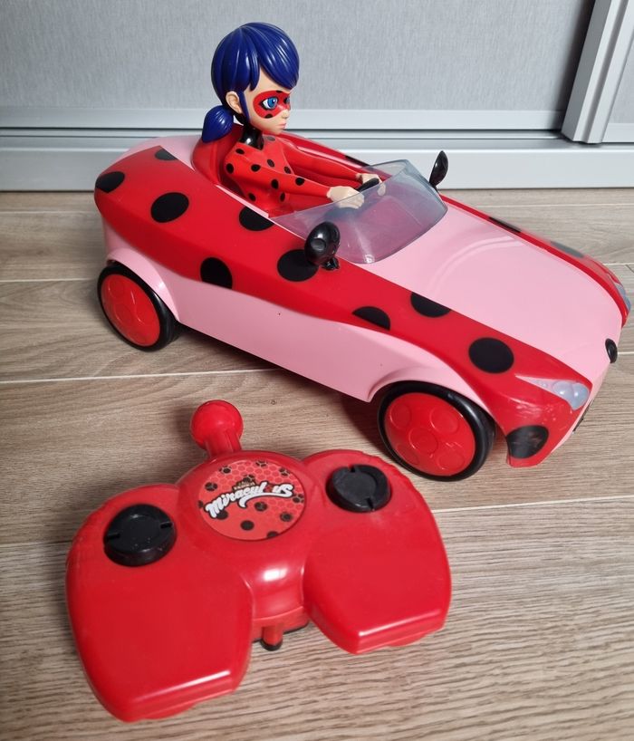 Voiture télécommandé miraculous - photo numéro 2
