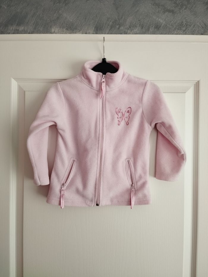 * Gilet polaire rose motif sequin papillon T3A Kokodo