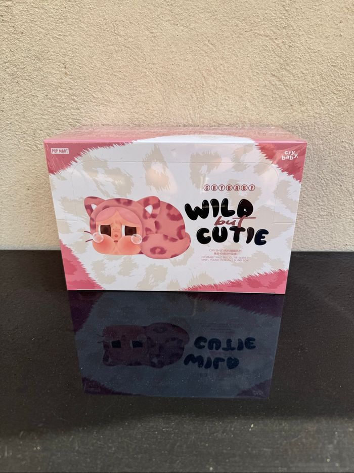 Popmart Crybaby Wild But Cutie Séries - Vinyl Plush Pendant Blind Box