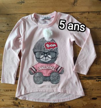 Haut manches longues nounours avec pompon 5 ans