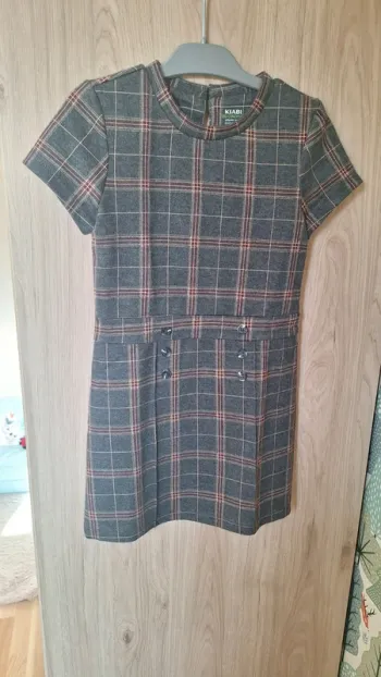 Superbe robe fille en 5 ans neuve 👌
