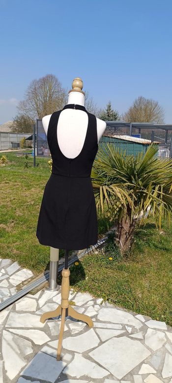 Robe Zara taille M dos ouvert noire