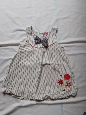 Robe blanche à pois motif fleurs rouges  et petits noeuds  rayé noir