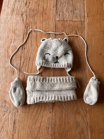 Ensemble bonnet écharpe et moufle