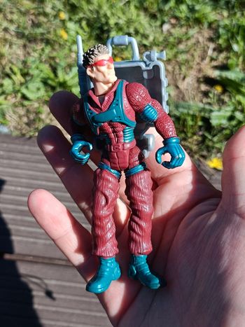 Figurine beast control and rescue