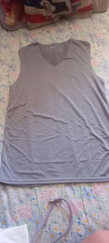 Debardeur gris neuf lire description