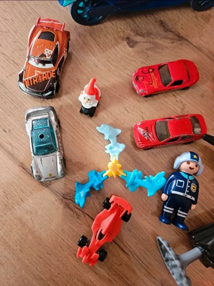 Lot de jouets voitures et marvel - photo numéro 4