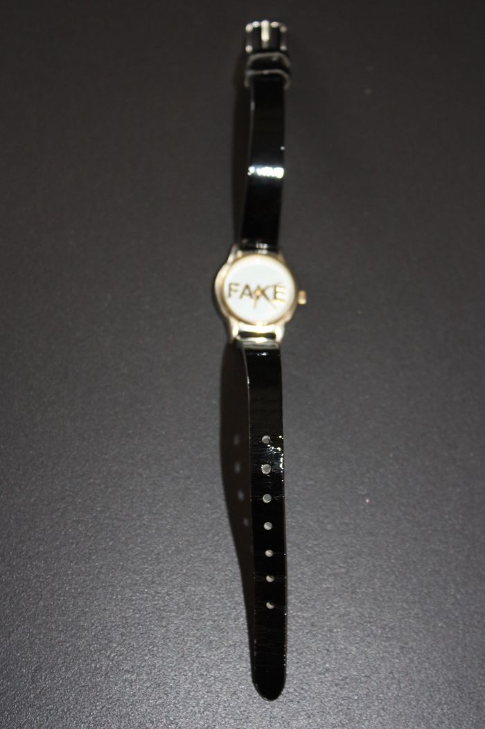 Montre bracelet noir verni FAKE - photo numéro 3