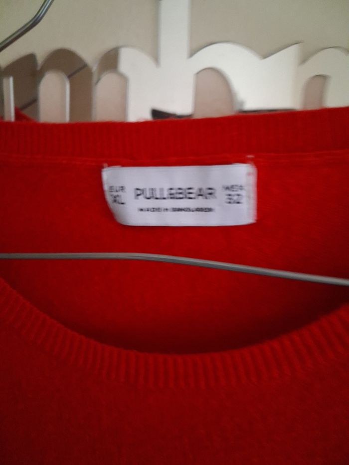 Joli pull rouge Pull&Bear taille 40 - photo numéro 4