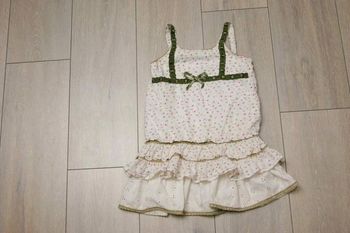 Robe crème et vert.4 ans fille. Marque Kmg Island