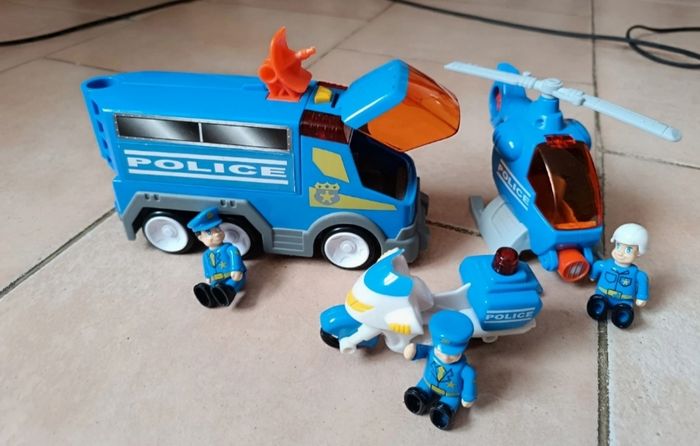Véhicules de police - photo numéro 7