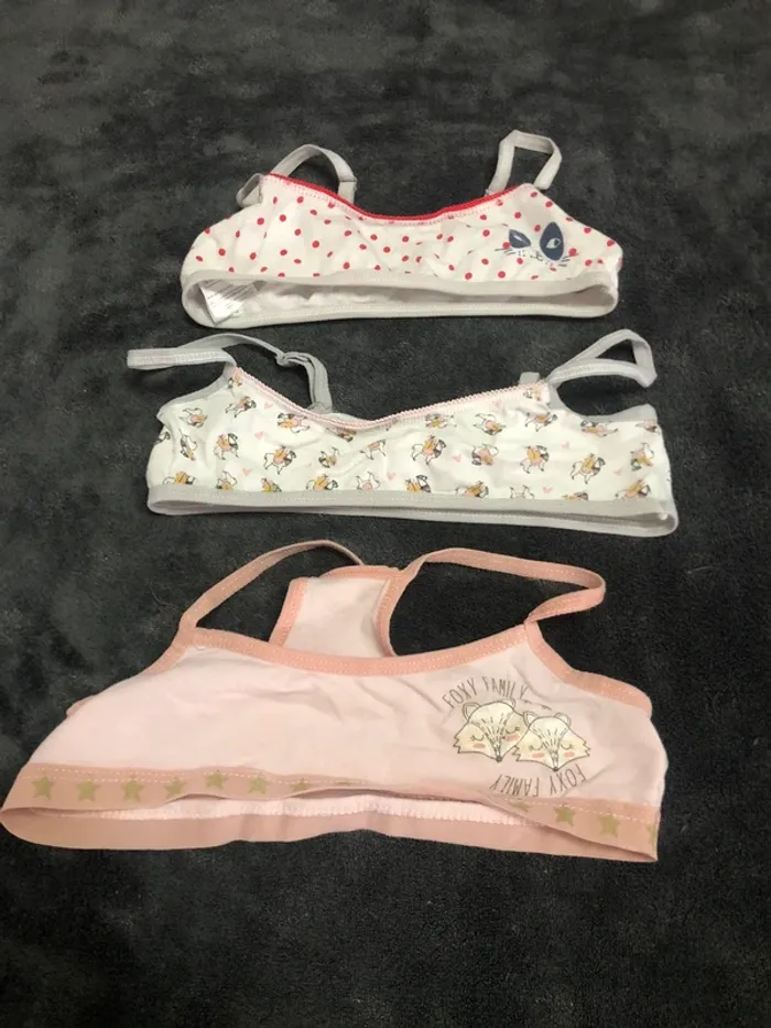 Lot vêtements fille 5 ans jupes tee shirt veste short catimini - photo numéro 10