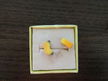 Boucles d'oreilles forme bananes neuves