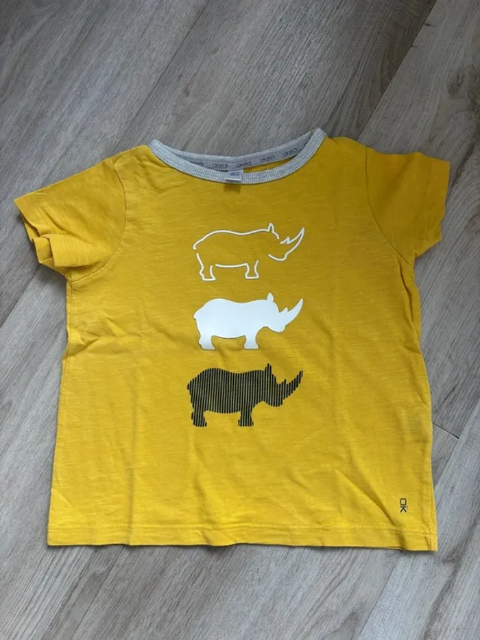 T-shirt rhinocéros jaune 3ans🦏