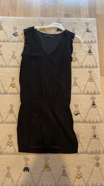 Robe noire sans manches