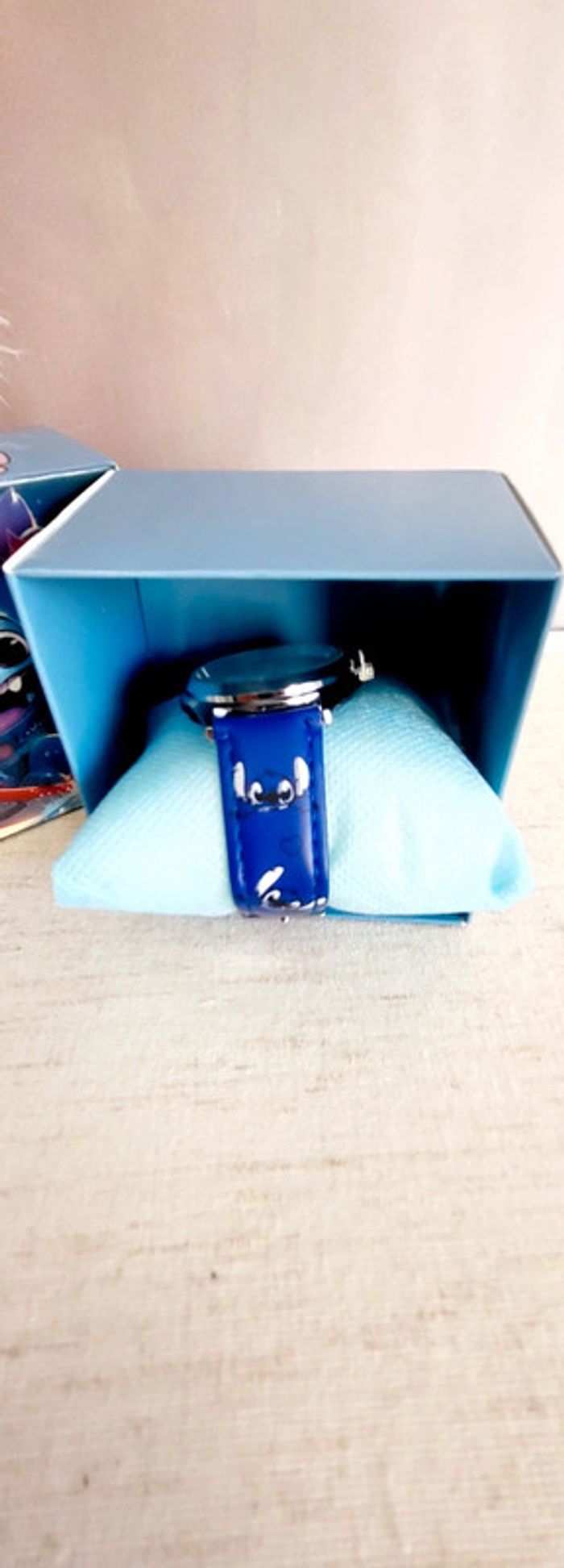 Montre Stitch bleue avec boîte cadeau - Enfant / Disney fan - photo numéro 4