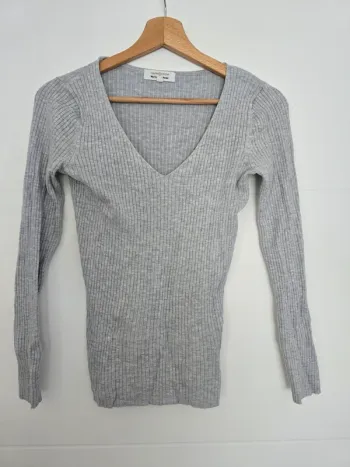 Pull col V gris