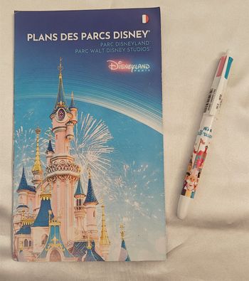 Stylo Bic 4 couleurs Disneyland Paris NEUF 
Theme Attraction It's Small World