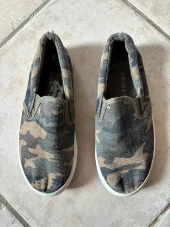 Chaussures basses en toile pointure 29