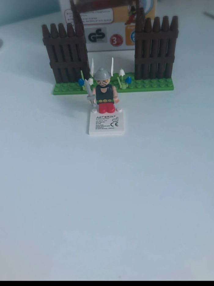 Style de lego Astérix avec la boîte - photo numéro 2