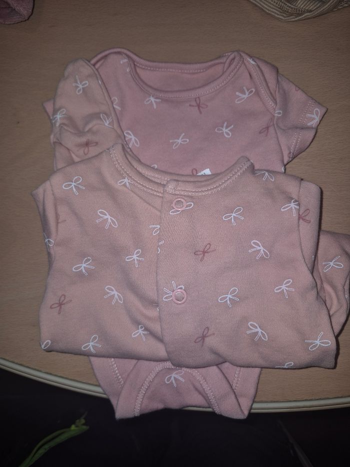2 Bodies + 2 pyjamas assortis tailles naissance
