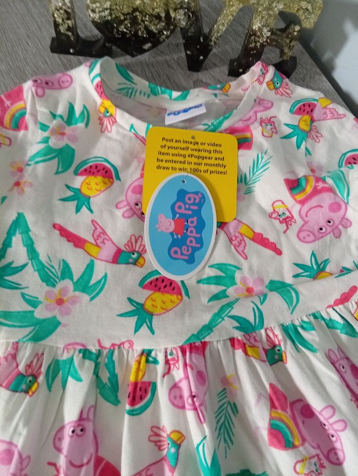 Jolie robe Peppa Pig dû 3/4 ans - photo numéro 3