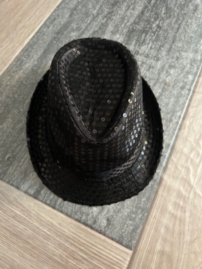 chapeau