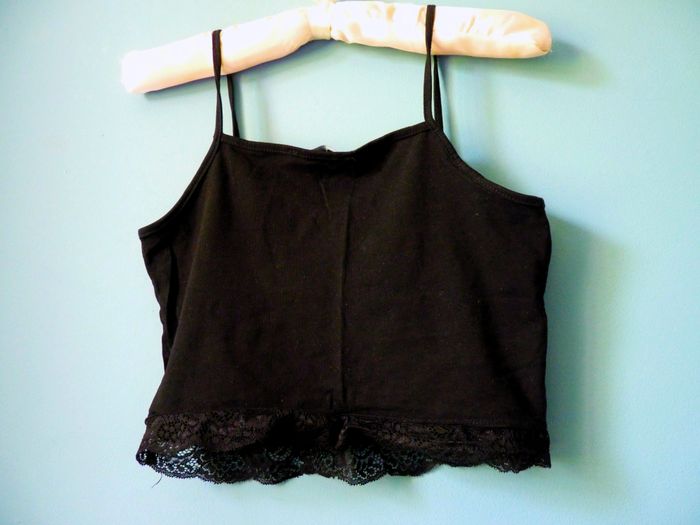top Débardeur court sister femme S 36 noir dentelle TBE - photo numéro 2