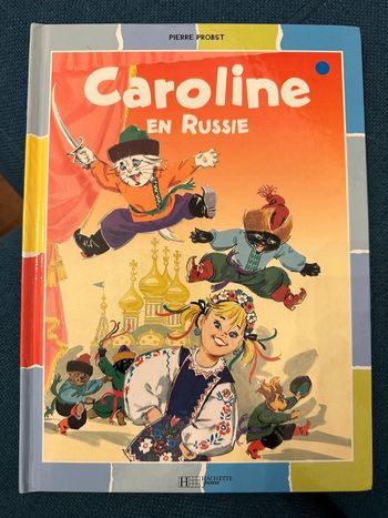 Livre bords colorés couleurs multicolore bd album Hachette Caroline en Russie
