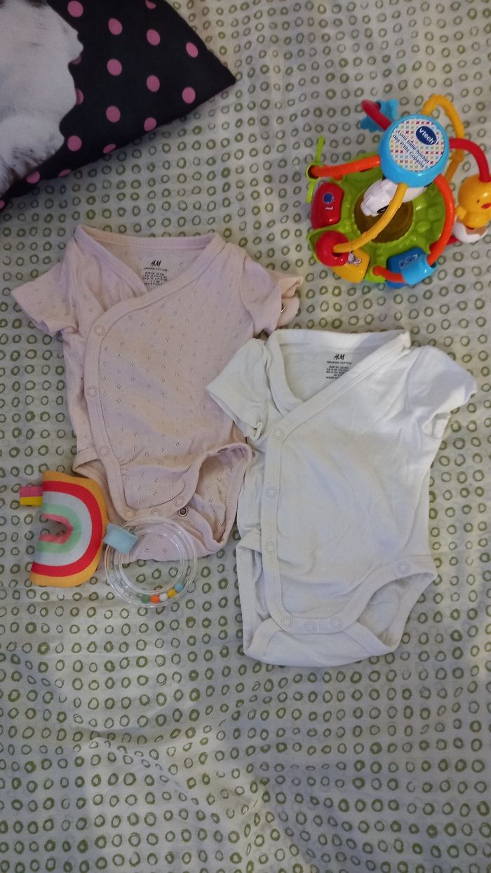 Bodies manches courtes H&M 1 mois