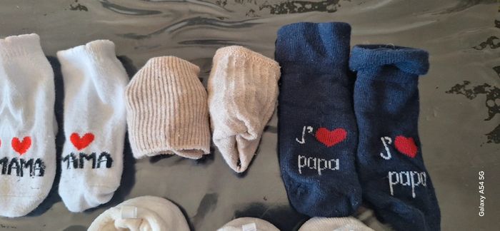 Lot de petit chaussons et chaussettes - photo numéro 3
