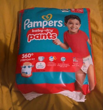 Paquet de 26 couches baby dry pants taille 8 Pampers