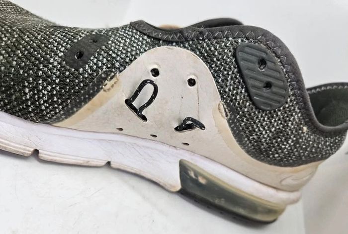 Paire de AirMax
Nike.
Pointure 41. - photo numéro 14