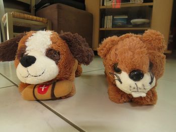 lot de 2 trousses en peluche