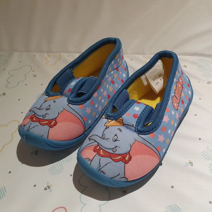 Chaussons Dumbo, taille 22, neuf.