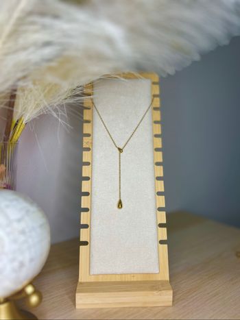 Collier y