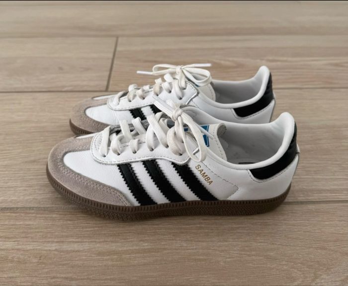 Chaussures Adidas enfant - photo numéro 3
