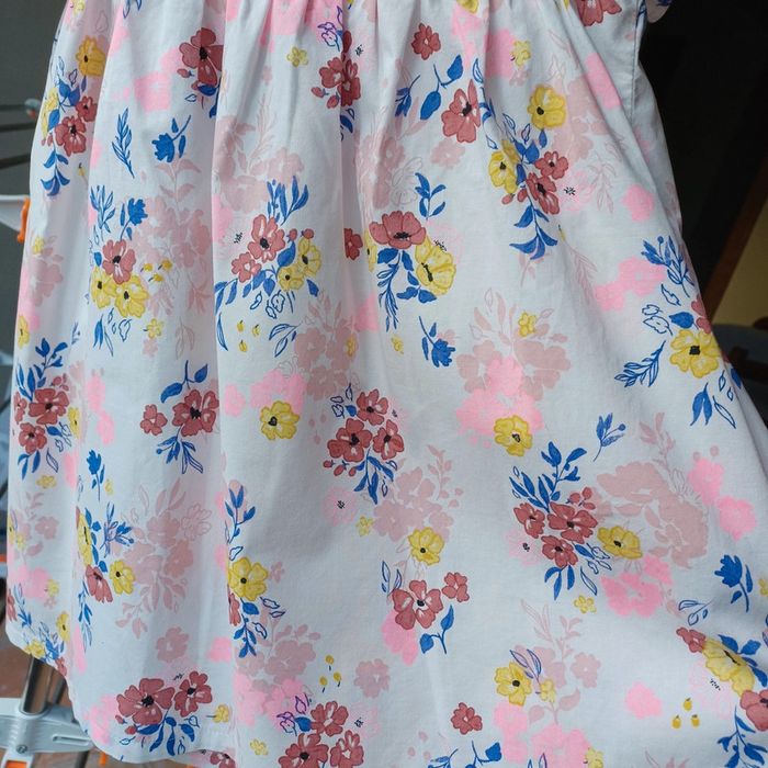 Jolie Robe H&M à fleurs 3 ans. - photo numéro 7