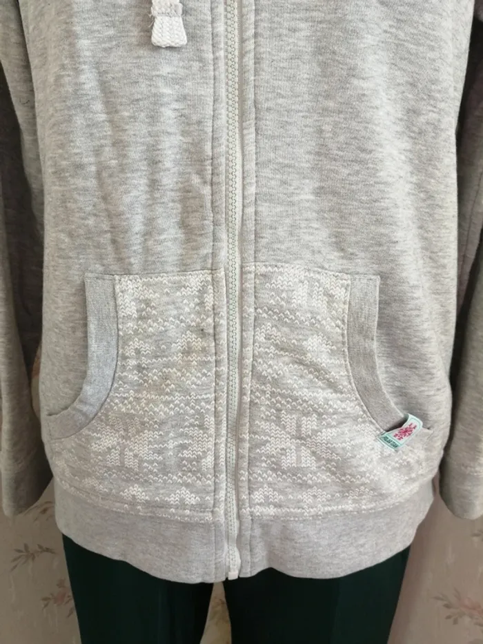 Veste à capuche grise fourrée avec poches et motifs blancs / crivit / (M) - photo numéro 5
