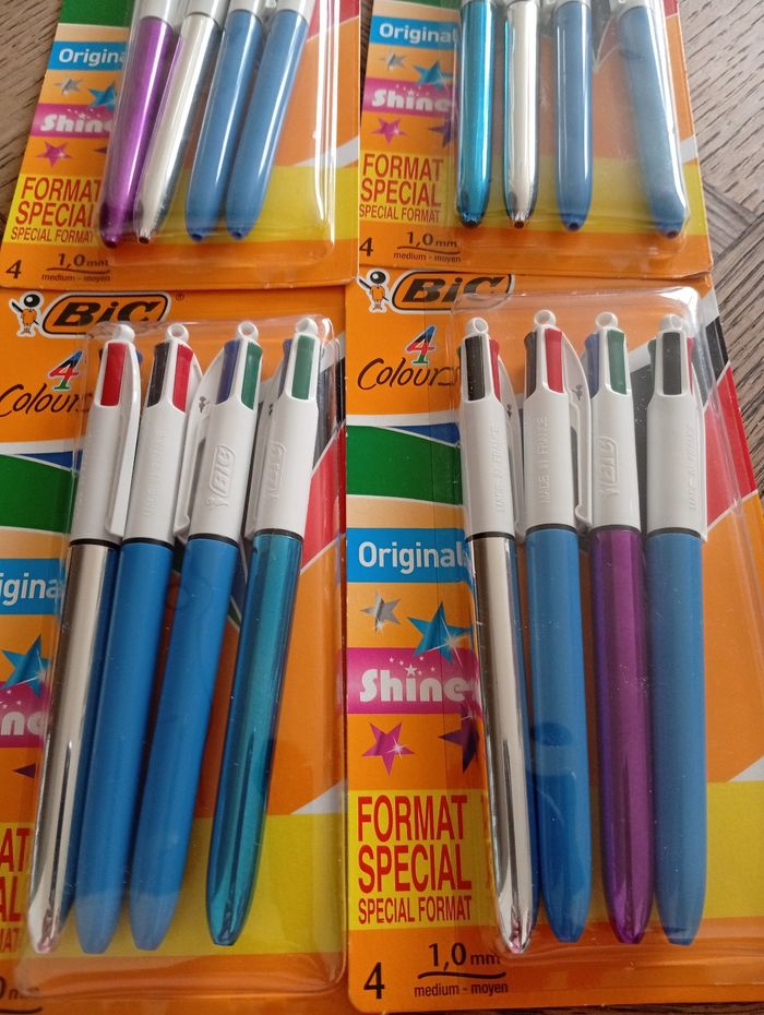 Lot 6 paquets de stylos bic 4 couleurs à 30€ 
Le paquet à 5€ - photo numéro 2
