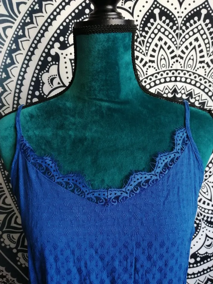 Top bleu électrique style nuisette effet brodé avec dentelle, bretelles réglables / gémo / (40) - photo numéro 3
