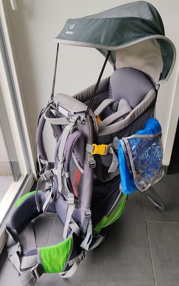 Porte bébé Deuteur Kid Comfort Air Vert avec Reposes Pieds et Housse de pluie