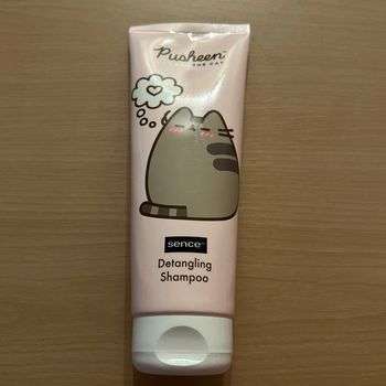 1 shampoing démêlant senteur Bubble gum neuf